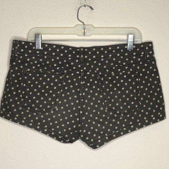 TopShop Moto Daisies‎ Shorts - Picture 6 of 8